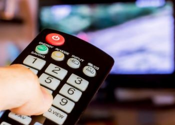 El curioso origen del control remoto del televisor (y cómo se transformó a lo largo del tiempo)