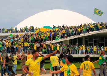 Autoridades toman control de edificios gubernamentales en Brasil