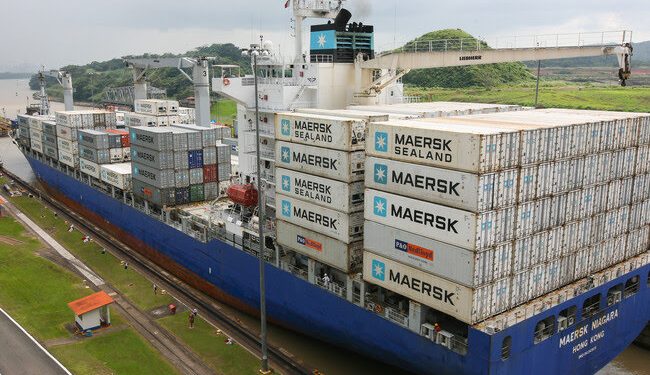 El Canal de Panamá sigue atascado. Así que la mayor naviera del mundo lo va a cruzar con un clásico: el ferrocarril