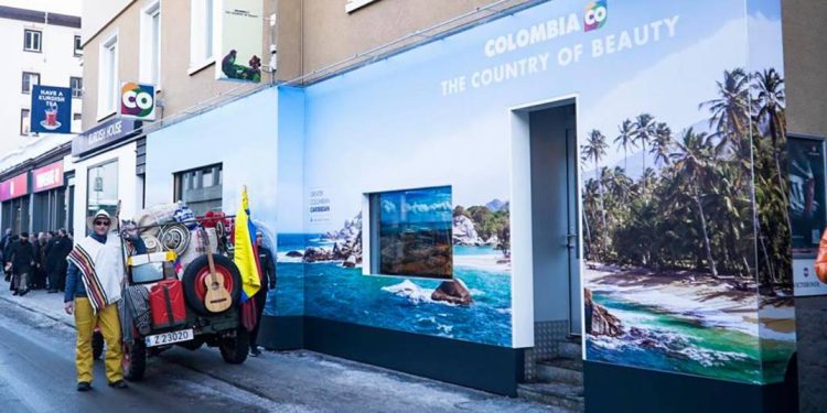 Alquiler del Jeep por $144 millones y traductor por $50 millones: revelan detalles del contrato de la Casa Colombia en Davos